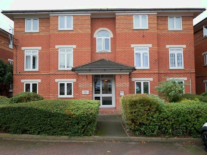 1 Bedroom Flat To Rent In Roffey Court, Swynford Gardens, Hendon, NW4