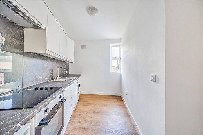Studio To Rent In St. Albans Crescent, London, N22