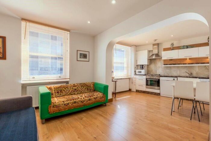 2 Bedroom Property To Rent In King's Cross Road, London, WC1X