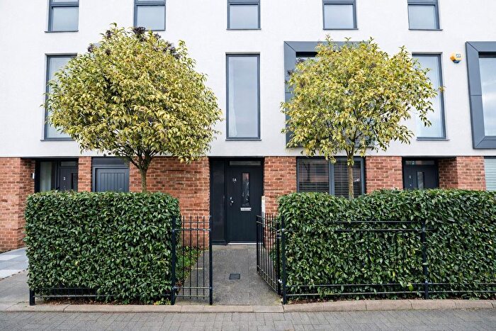 2 Bedroom Flat To Rent In Debden Place, Uxbridge, St Andrews Park, UB10