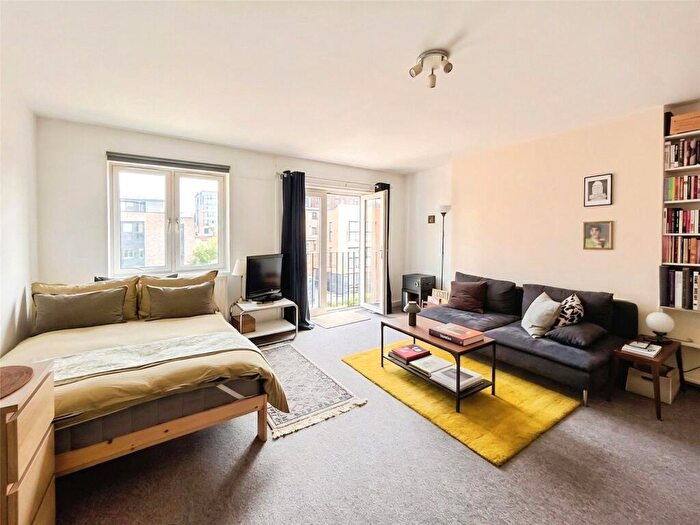 Flat For Sale In St. Matthews House, London, SE17