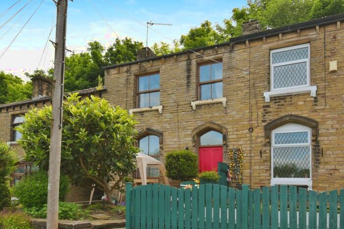 3 Bedroom Terraced House To Rent In Whitehead Lane, Huddersfield, HD4