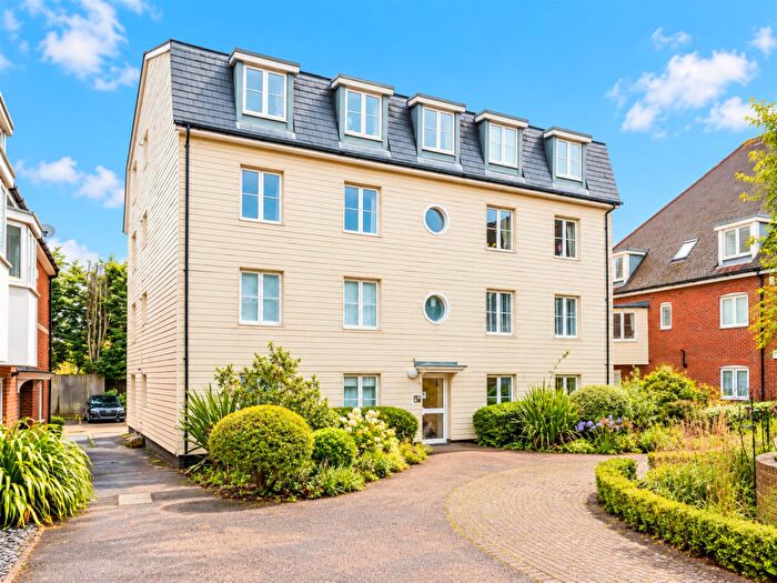 2 Bedroom Apartment For Sale In Wingfield Court, Banstead, SM7