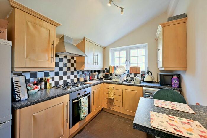 1 Bedroom Flat To Rent In Russell Road, Wimbledon, London, SW19