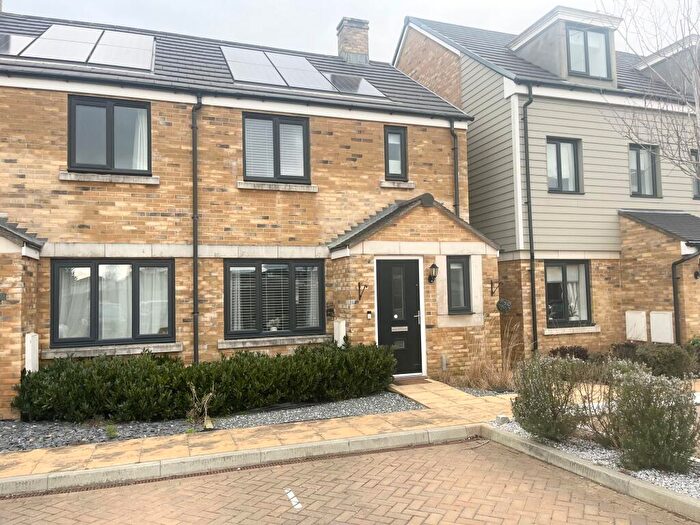 3 Bedroom Semi Detached House To Rent In Kenney Drive, Wick, BN17