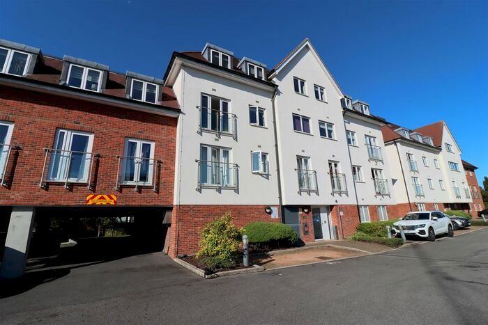 2 Bedroom Flat To Rent In Central House, Pembroke Road, Ruislip, HA4