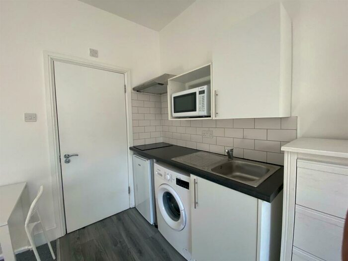 Studio To Rent In Lancaster Road Finsbury Park, N4