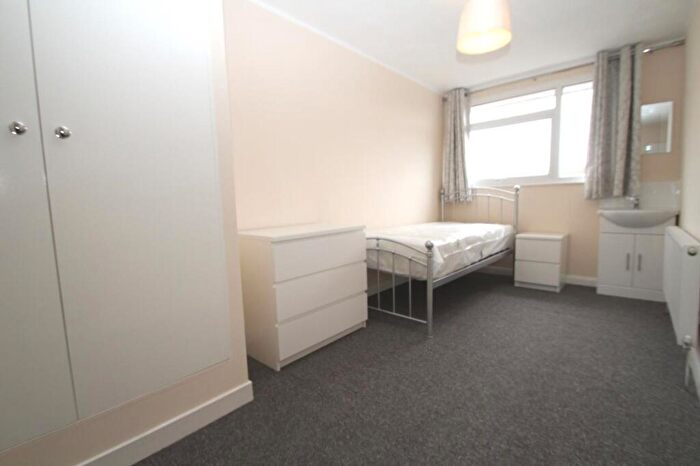 House Of Multiple Occupation To Rent In The Glen, Hemel Hempstead, HP2