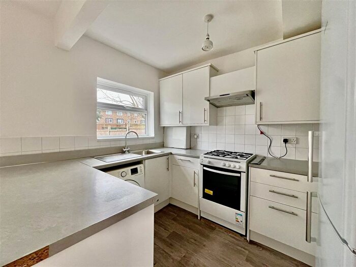 3 Bedroom Semi-Detached House To Rent In Westbrook Road, Heston, Middlesex, TW5