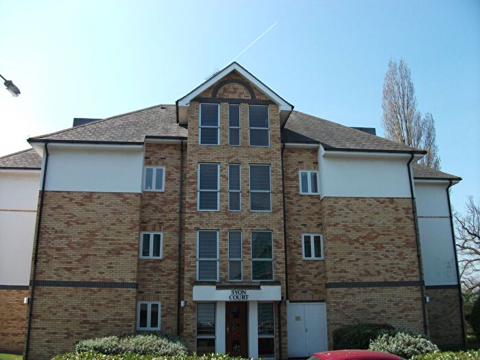2 Bedroom Flat For Sale In Syon Court Park View Close, St Albans, AL1