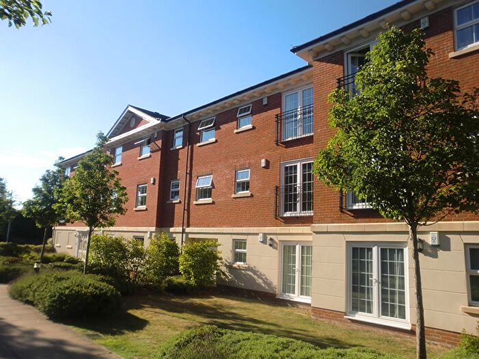 2 Bedroom Flat For Sale In Newbury, Berkshire, RG14