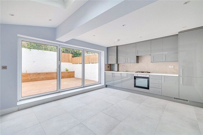 2 Bedroom Flat To Rent In Fulham Palace Road, London, SW6