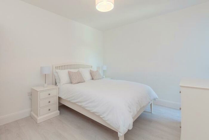 1 Bedroom House To Rent In High Street Oxford, OX5