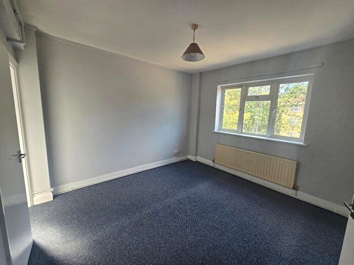 1 Bedroom Flat To Rent In London Road, Mitcham, Greater London, CR4