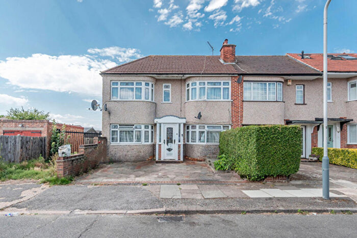 5 Bedroom Semi-Detached House For Sale In Flamborough Road, Ruislip, HA4