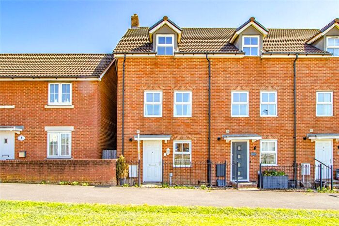 3 Bedroom End Of Terrace House For Sale In Cloatley Crescent, Royal Wootton Bassett, Wiltshire, SN4