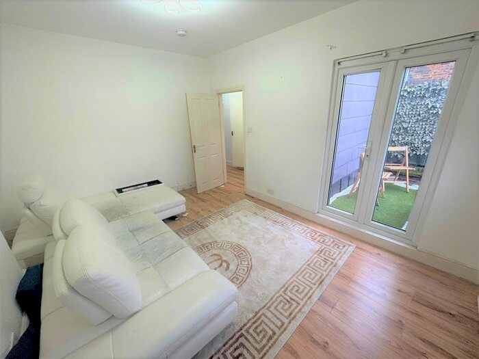 1 Bedroom Flat To Rent In Barons Court Road, London, W14