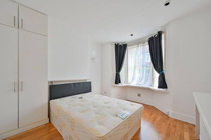 4 Bedroom Terraced House To Rent In Trevelyan Road, Tooting, London, SW17