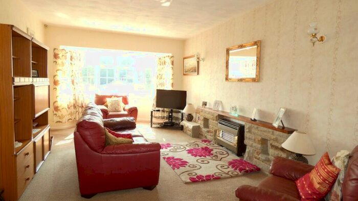 4 Bedroom Detached House For Sale In New Crescent, Leeds, West Yorkshire, LS18