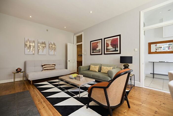 2 Bedroom Flat To Rent In Sinclair Road, London, W14