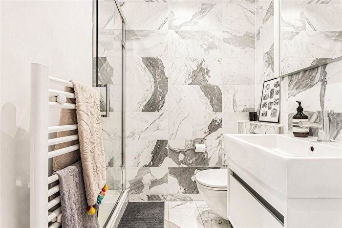 2 Bedroom Apartment To Rent In Whitmore Road, London, N1