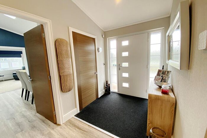 2 Bedroom Park Home For Sale In Lookout Park, Stoborough, Dorset, BH20 - Photo 4