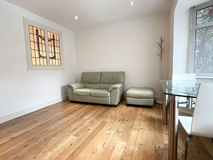 1 Bedroom Flat To Rent In Dartford Avenue, Edmonton, N9