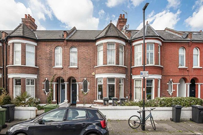 2 Bedroom Flat To Rent In Glenfield Road, Balham, SW12