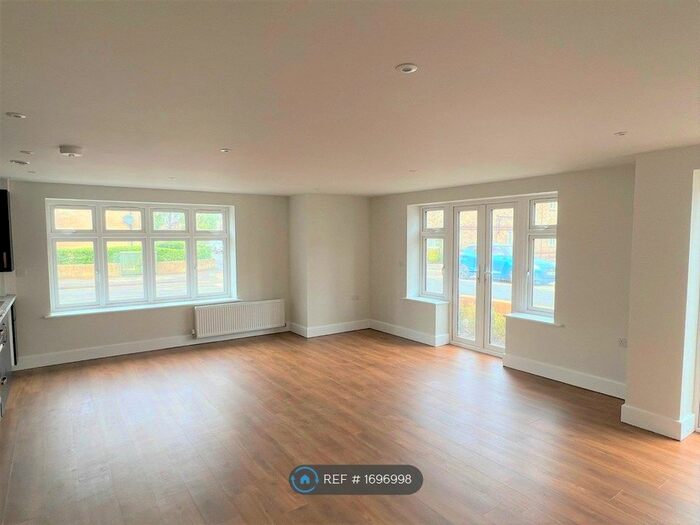 2 Bedroom Flat To Rent In Colwick Corner, Bournemouth, BH10