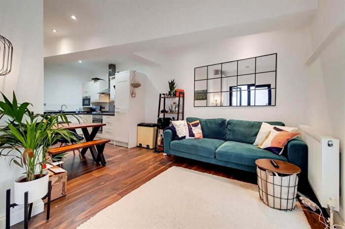 2 Bedroom Apartment To Rent In Balham High Road, London, SW12