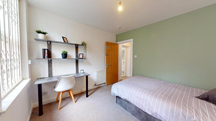 2 Bedroom House To Rent In Tenancy Takeover Moorland Avenue - Doa, Leeds, LS6