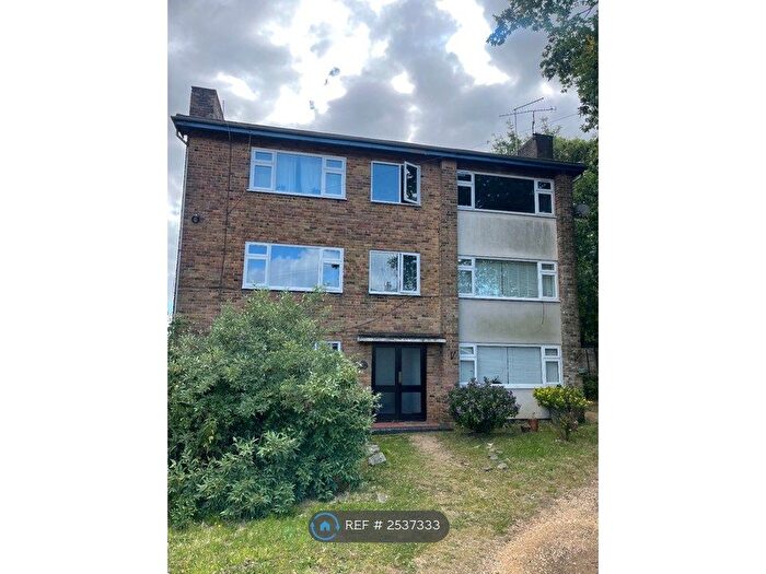 1 Bedroom Flat To Rent In Castle Court, Southampton, SO18