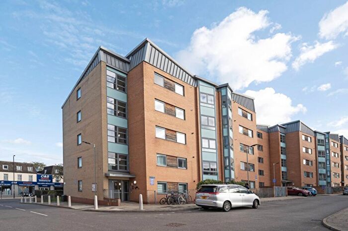 2 Bedroom Flat For Sale In Lewis Gardens, Stoke Newington, London, N16