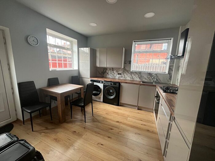 4 Bedroom Semi-Detached House To Rent In Main Avenue, Doncaster, DN12