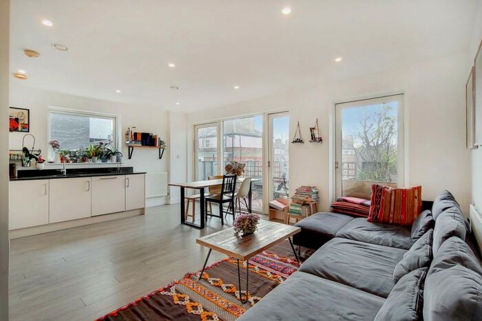 2 Bedroom Flat To Rent In Spa Road, Bermondsey, London, SE16