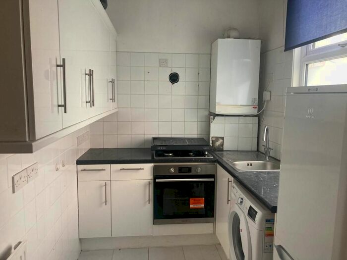 2 Bedroom Flat To Rent In Mattock Lane, London, W13