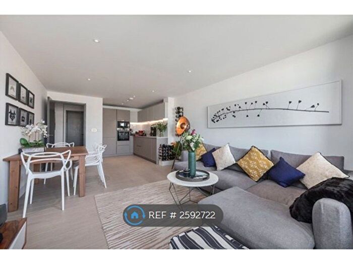 2 Bedroom Flat To Rent In Canalside Square, London, N1