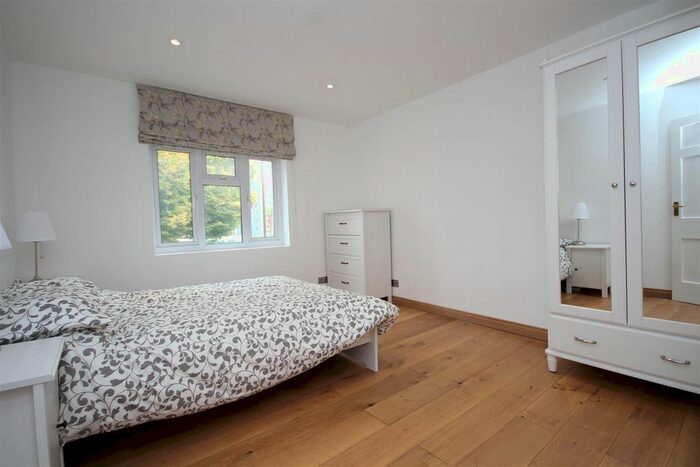 2 Bedroom Flat To Rent In Wales Farm Road, North Acton, W3