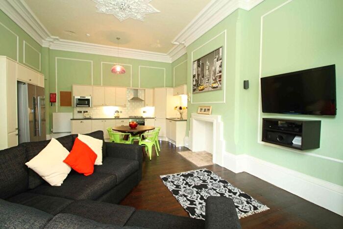 4 Bedroom Terraced House To Rent In Waverley Street, Nottingham, NG7