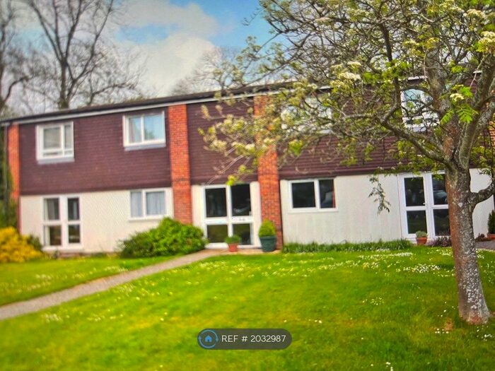 2 Bedroom Flat To Rent In Badgers Way, Loxwood, Billingshurst, West Sussex, RH14