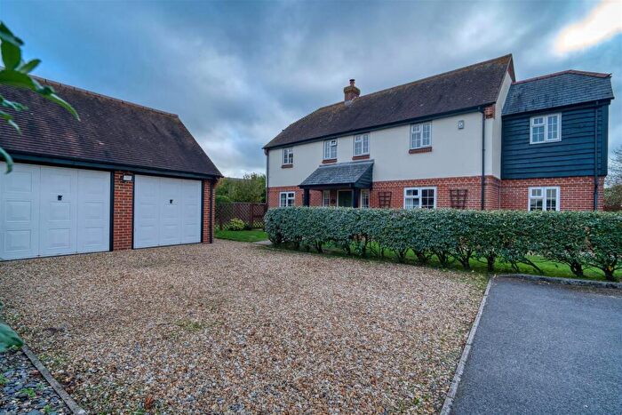 4 Bedroom Detached House For Sale In De Briane Close, Hazelbury Bryan, Sturminster Newton, DT10