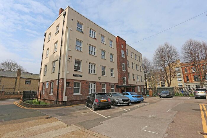 4 Bedroom Flat To Rent In Monkbretton House, London, E2