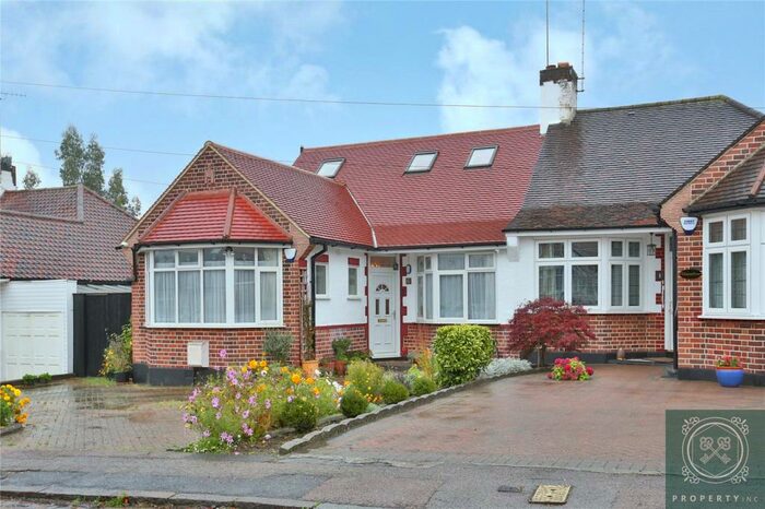 House To Rent In Linkside Close, London, EN2