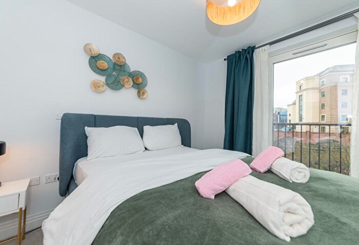 1 Bedroom Flat To Rent In Joseph Huntley Walk, Reading, RG1