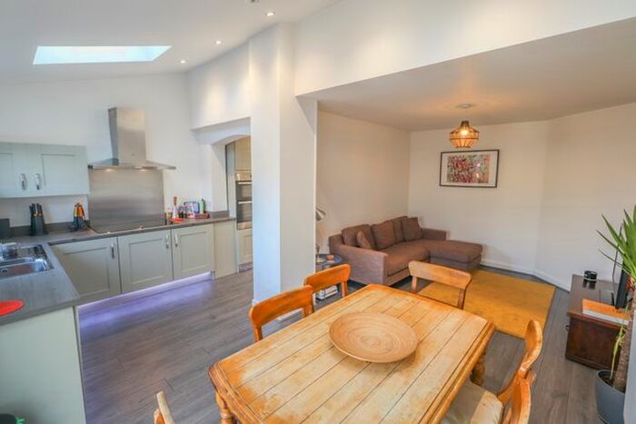 3 Bedroom Semi-Detached House To Rent In Bathway Road, Finham, Coventry, CV3