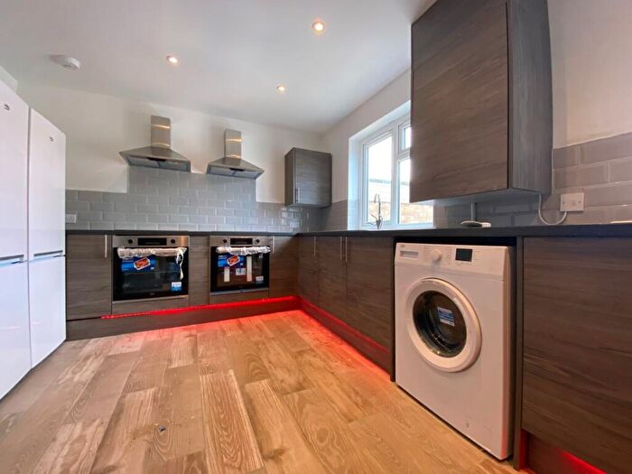 5 Bedroom Terraced House To Rent In Bedroom Student Home - Downs Road, Ukc, CT2