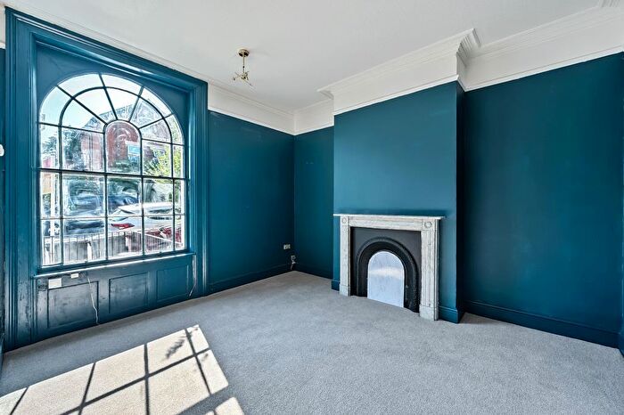 1 Bedroom Apartment To Rent In Russell Street, Reading, RG1