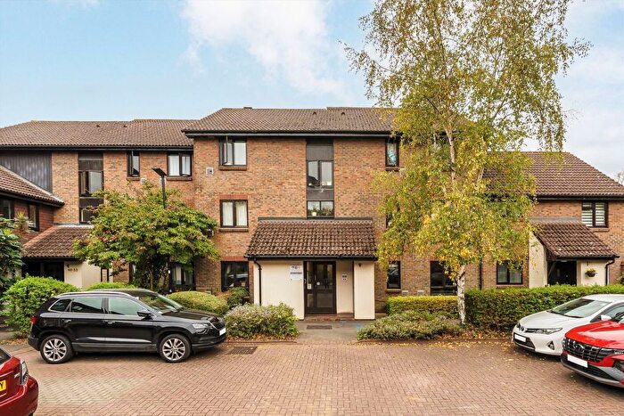 2 Bedroom Flat For Sale In Braybourne Drive, Isleworth, TW7