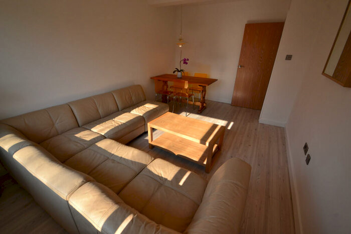 3 Bedroom Apartment To Rent In Hunmanby Avenue, Hulme, Manchester, M15