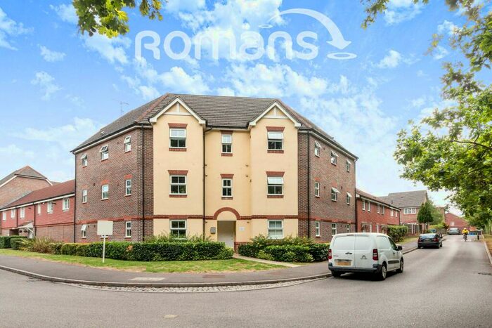 2 Bedroom Apartment To Rent In Woodland Walk, GU12